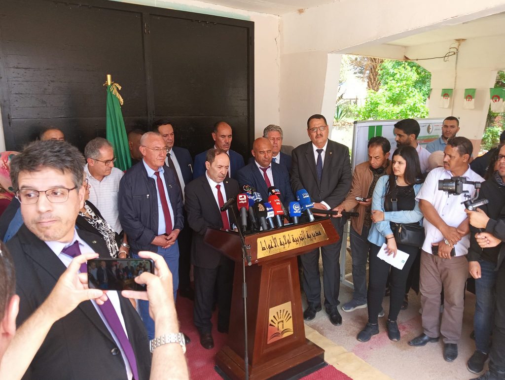 مساعد وزير الثقافة:الدولة تعمل على توفير الإمكانيات المادية والفنية لإطلاق طاقات الإبداع في مختلف القطاعات 1 2 2