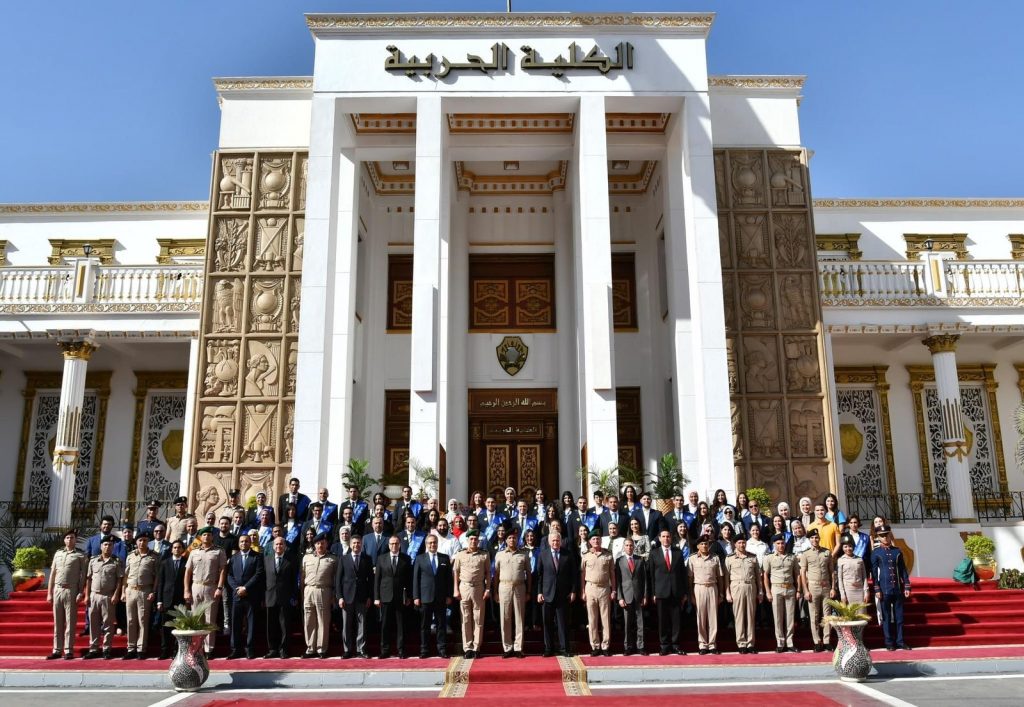 الأكاديمية العسكرية المصرية تنظم مراسم تخريج الدورة 56 للملحقين الدبلوماسيين 1 201720942924