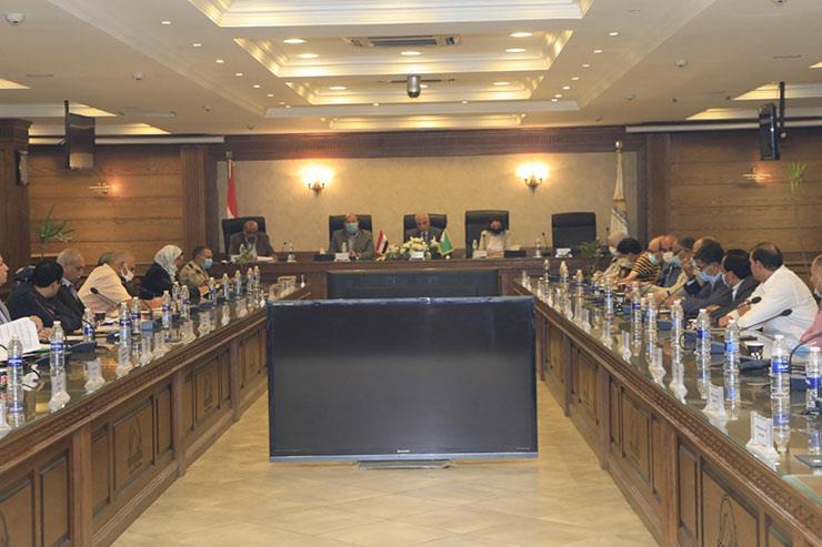 محافظ الجيزة يوجه بضرورة العمل الجماعي وتذليل المشكلات واستكمال تطبيق منظومة التحول الرقمي 1 2021 8 19 12 20 41 7731720118705