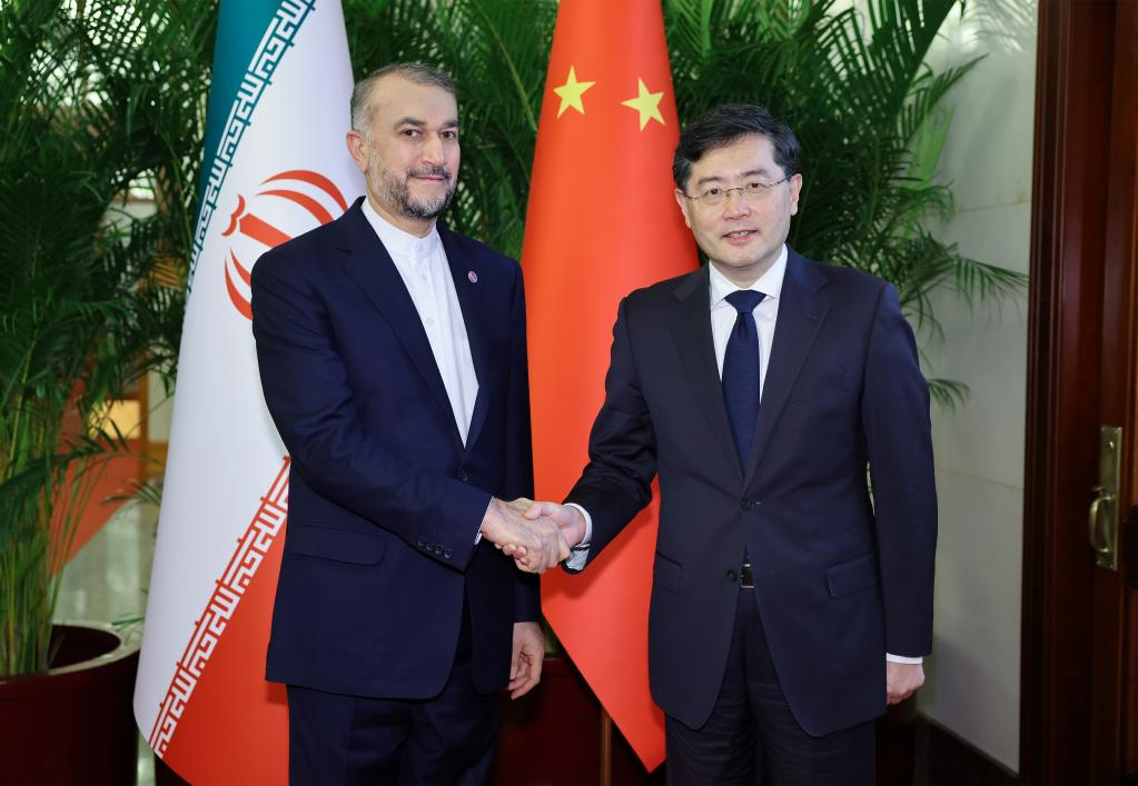 وزير الخارجية الصيني يعقد اجتماعا مع نظيره المالديفي في بكين لمناقشة تعزيز التعاون المشترك 1 20230215094622324921721658368
