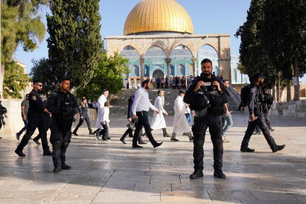 مُستوطنون يقتحمون الأقصى والاحتلال يعتقل 15 فلسطينيًا من الضفة الغربية 1 20a96fcd1192de7f840d6b370e141f461722329584