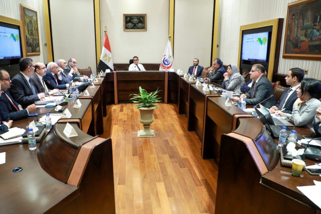 نائب رئيس الوزراء وزير الصحة يطلق خدمة تشغيل العيادات المسائية في المستشفيات التابعة 1 21722429244
