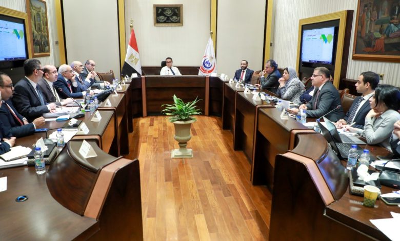 نائب رئيس الوزراء وزير الصحة يطلق خدمة تشغيل العيادات المسائية في المستشفيات التابعة 1 21722429244