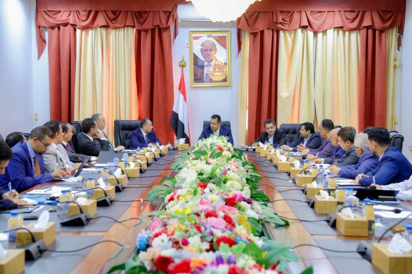 الحكومة اليمنية: تنفيذ قرارات الشرعية الدولية السبيل الوحيد لحماية وصون الأمن والسلم الدوليين 1 22 12 22 2451687771721761266