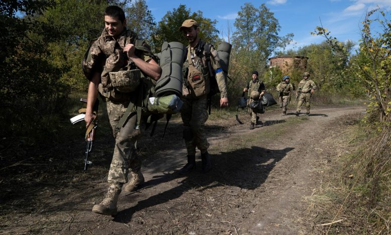 وزير الدفاع البريطاني الجديد يعلن عن حزمة مساعدات عسكرية لأوكرانيا 1 221001065116 ukrainian soldiers lyman 0922 restricted scaled1720378569