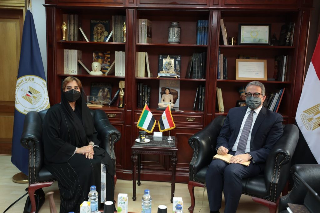وزير السياحة والآثار يبحث سبل تعزيز التعاون المشترك مع سفيرة الإمارات بالقاهرة 1 275665248 357762009727559 5666887041826168429 n1721050624