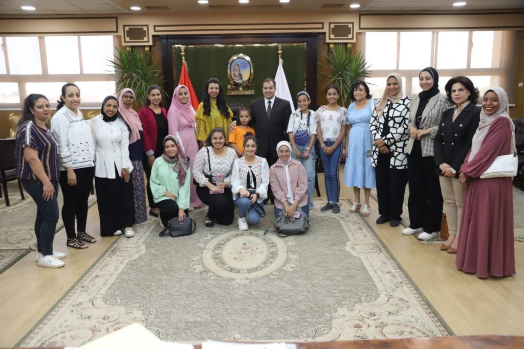 رئيس جامعة جنوب الوادي يلتقي فريق مركز التخطيط الإستراتيجي بالجامعة 1 3 121722103323