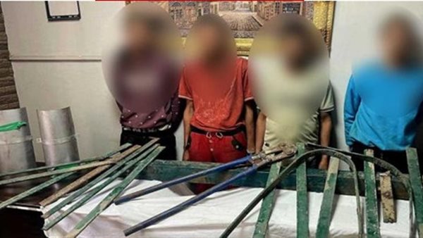 الداخلية: ضبط المتهمين بسرقة أجزاء من السور الحديدي الخاص بأحد الكباري بالقليوبية 1 3241722245763