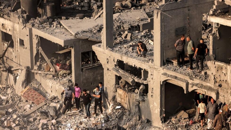 "الجارديان": أعداد ضحايا القصف الإسرائيلي في خان يونس تفوق قدرة المرافق الطبية 1 33Z6238 highres 16982238951721802964