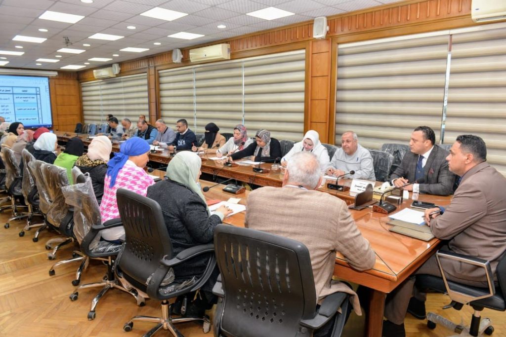 محافظ الدقهلية يوجه بضرورة الاستغلال الأمثل لمركز الشبكة الوطنية للطواريء في متابعة الأزمات 1 3491721673544