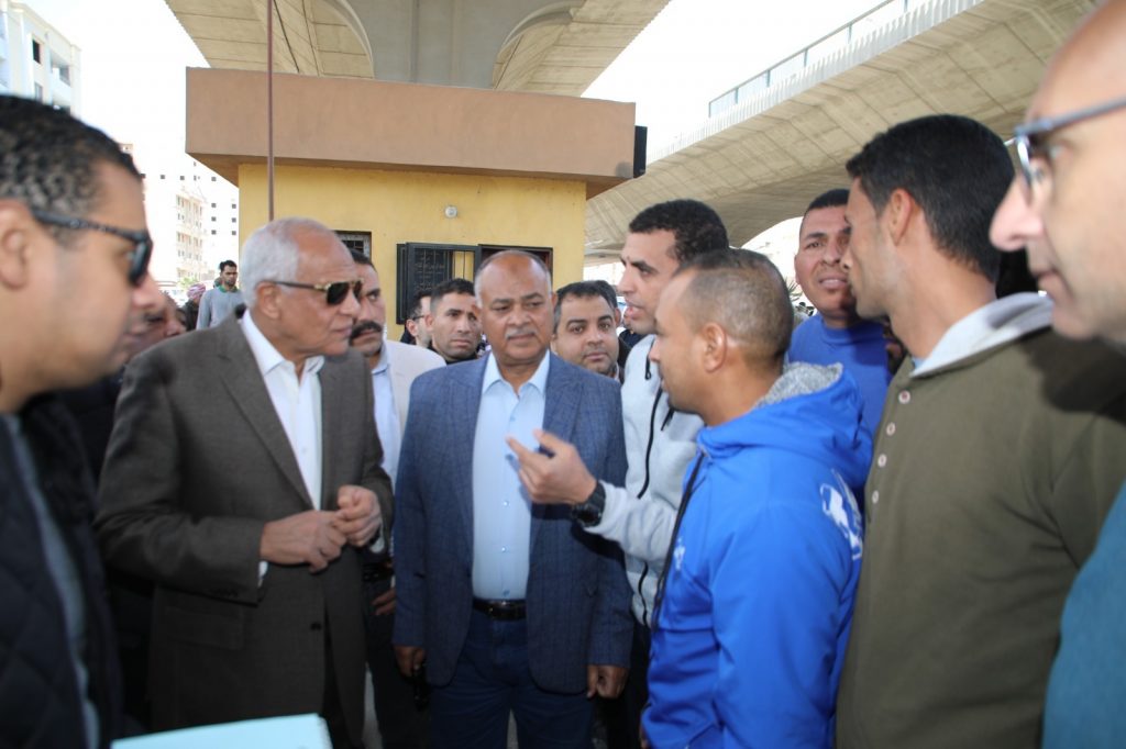 محافظ الجيزة يتفقد مواقف السرفيس بميدان الجيزة والمريوطية للتأكد من الالتزام بالتعريفة الجديدة 1 4141721931544