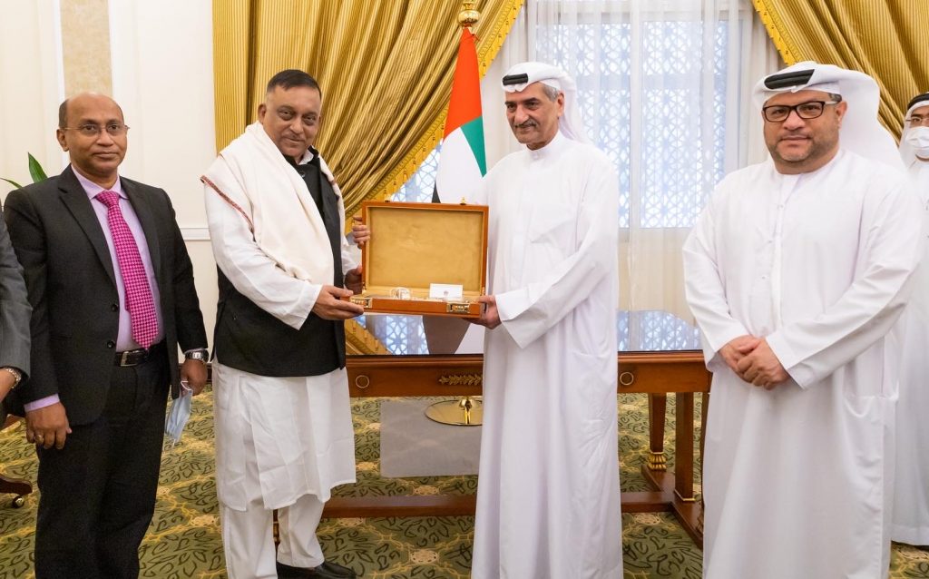 حاكم الفجيرة يبحث مع وزير البترول تعزيز مجالات التعاون في المستقبل القريب 1 4252886114296440401722266163