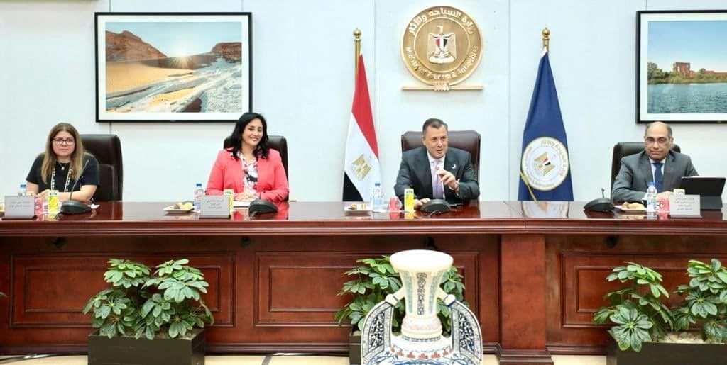 وزيرا السياحة والاستثمار يبحثان تعزيز التعاون لجذب مزيد من الاستثمارات المحلية والأجنبية 1 52559 received 13126350462190321721143443
