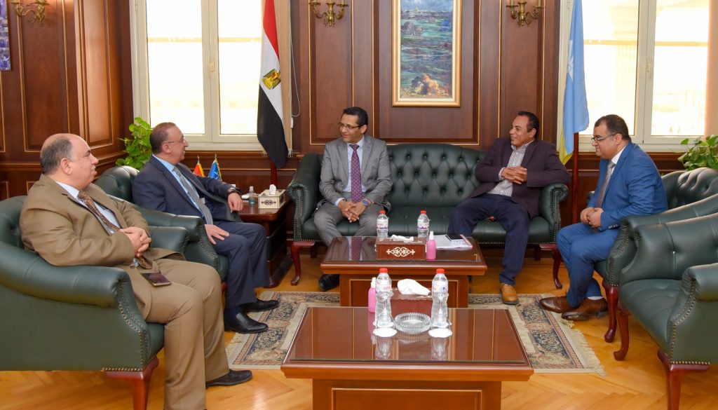 محافظ الإسكندرية يبحث مع مجلس نقابة الصحفيين بالإسكندرية التعاون بين الجانبين 1 5401722103623