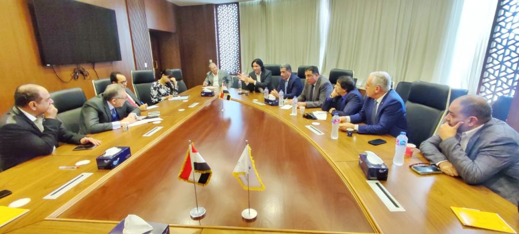 رئيس جمعية مستثمري العاشر يبحث مع وفد ليبي مساهمة الشركات المصرية في إعادة إعمار ليبيا 1 5521720606143