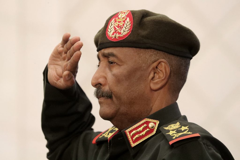 البرهان يشيد بتضحيات القوات المسلحة السودانية في سبيل الدفاع عن الأرض والعرض 1 643ddffa4c59b7163f206ace1719948005