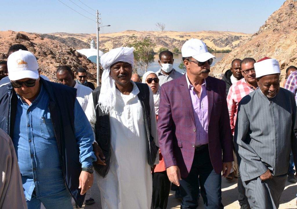 محافظ أسوان: لن نسمح بأي احتكار للسلع في الأسواق والمحلات 1 6931721230023