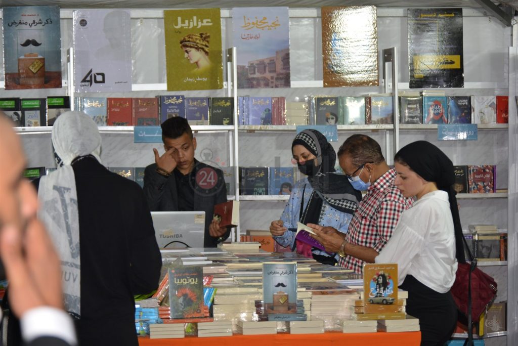 إقبال كبير على جناح هيئة الكتاب في معرض بورسعيد السابع 1 7571721826844