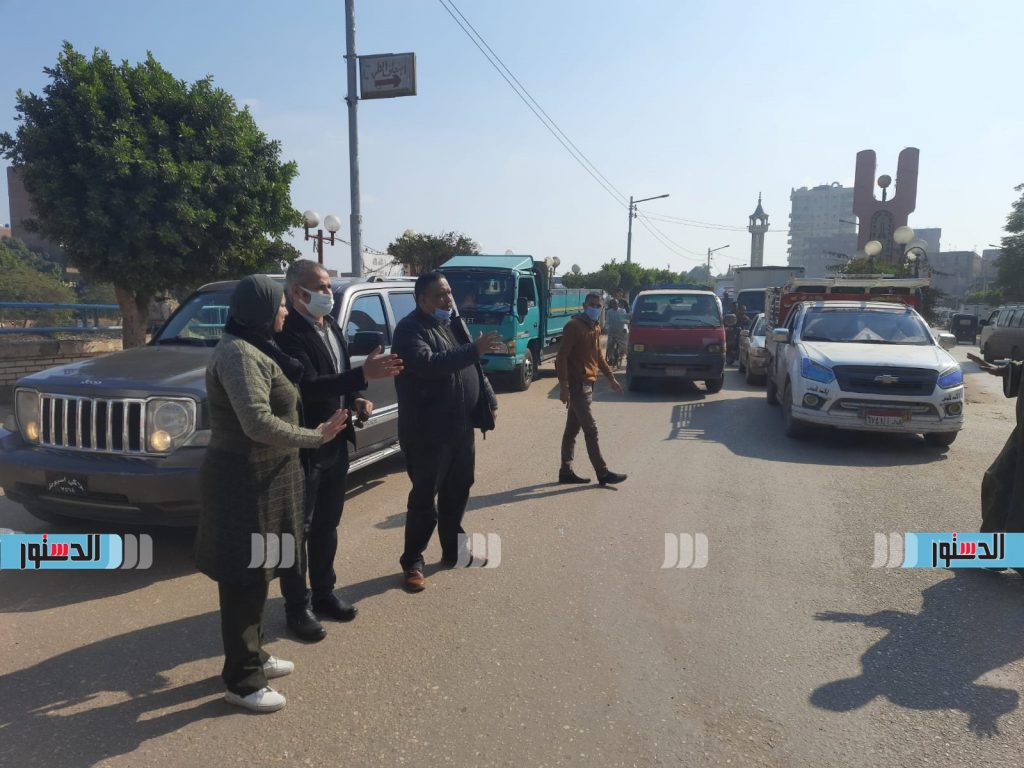 نائب محافظ قنا يؤكد سرعة الانتهاء من مشروع موقف سيارات الأجرة بمدينة نقادة 1 7771720946525