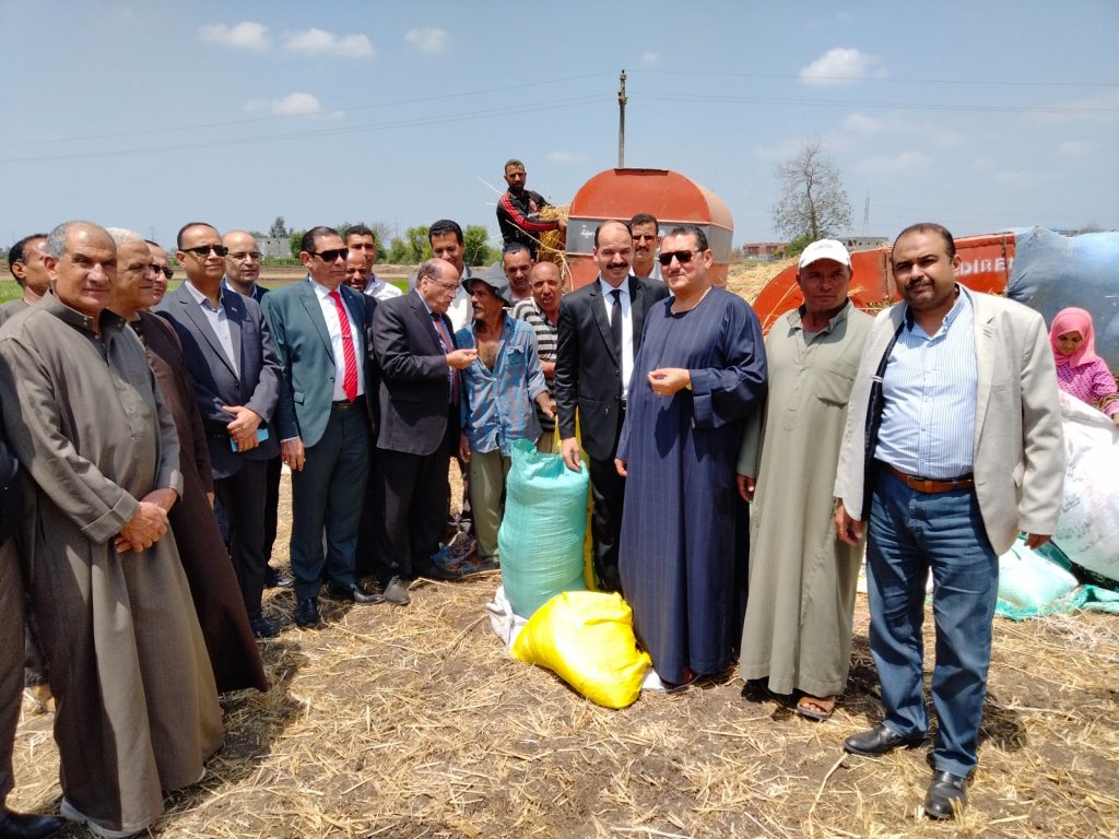 رئيس الإصلاح الزراعي يتفقد الجمعيات والمشروعات الإنتاجية بالبحيرة 1 8501720788124