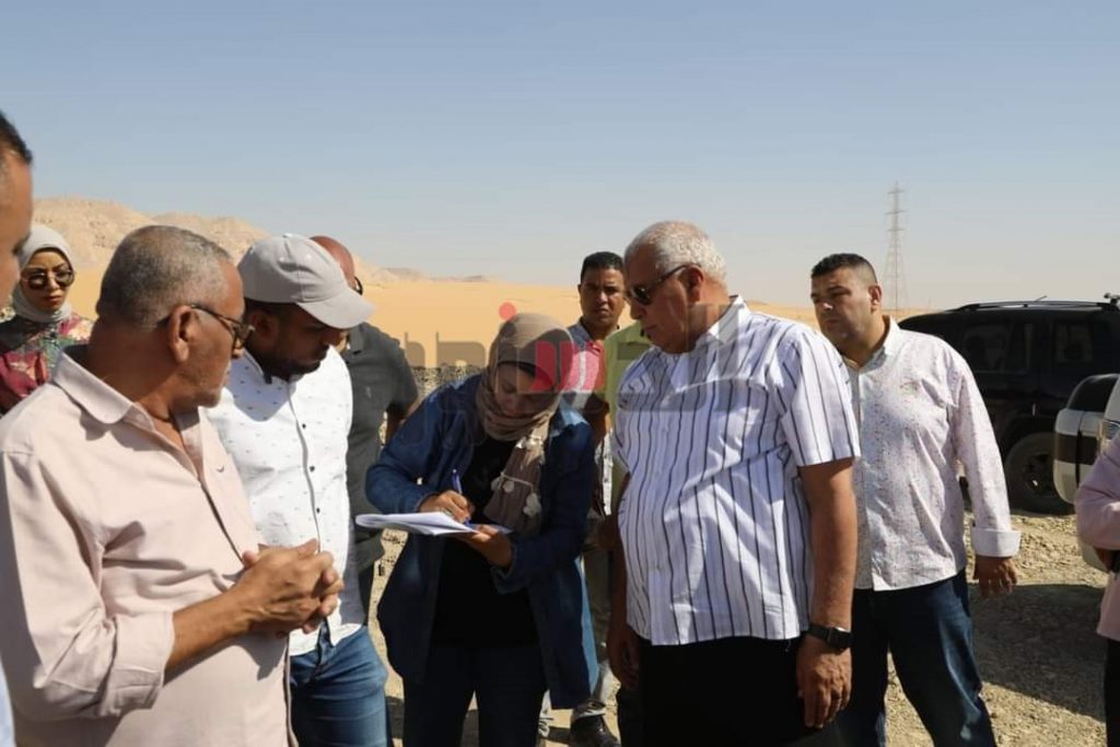 محافظ الوادى الجديد يتابع أعمال القرية التراثية والخيمة البدوية بنادي الهجن 1 9091722187923