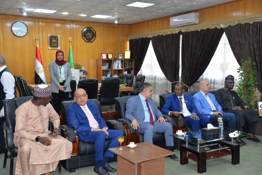 تزامنا مع اليوم العالمي لملكة الفواكة .. إقامة أول مهرجان للمانجو بالأقصر بمنطقة الكرنك التاريخية 1 92452 االسفراء المشاركين في المهرجان1721935144