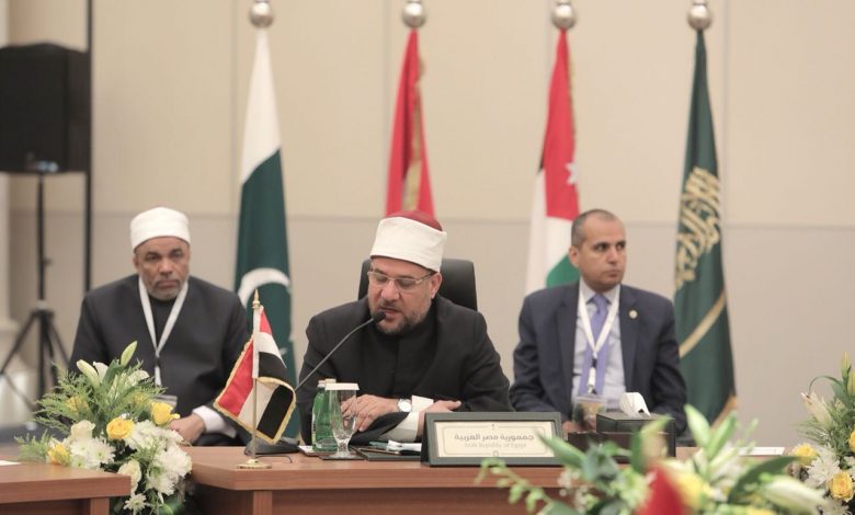 وزير الأوقاف يوجه بإرسال عدد من المؤلفات إلى الجمعية الإسلامية الصينية 1 96690 وزير الاوقاف المصرى متحدثا باجتماع تنفيذية العالم الاسلامى1721920384