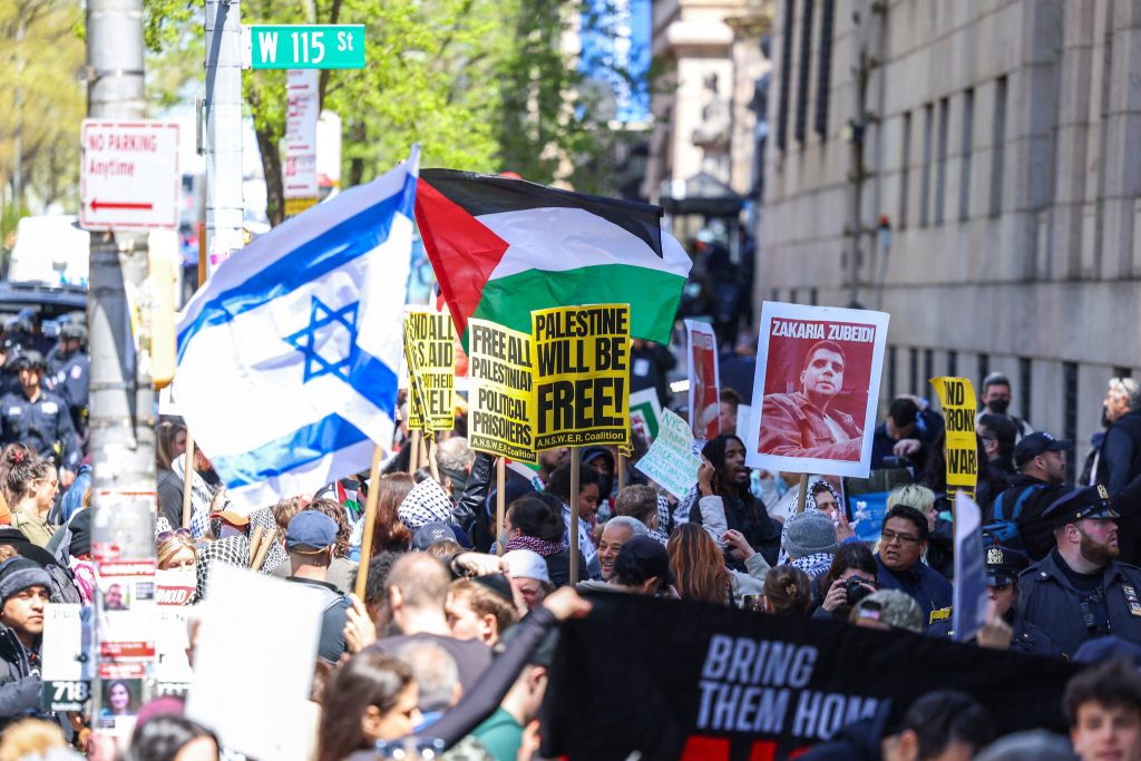 متظاهرون مؤيدون للفلسطينيين يخلون ملعب جامعة كولومبيا البريطانية بكندا 1 AFP 20240422 34PY47P v2 HighRes UsJusticeHomelessProtest1720500364