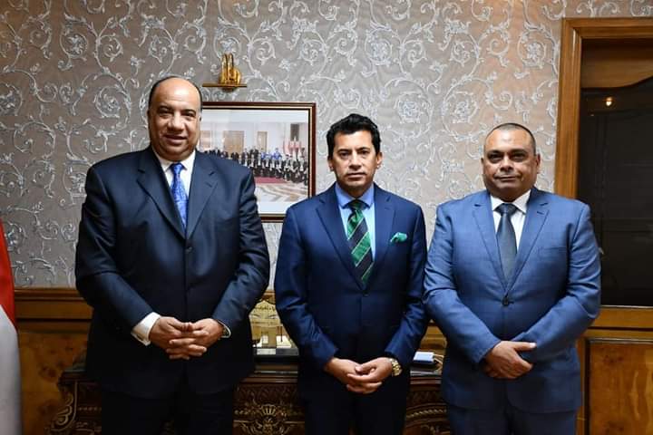 رئيس نادي الاتحاد السكندري يجتمع بالجهاز الفني الجديد للفريق الأول لكرة القدم بقيادة "ساري" 1 FB IMG 16178206441291719932164