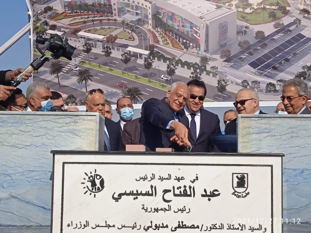 محافظ الجيزة ورئيس جامعة القاهرة يضعان حجر الأساس لإنشاء جامعة القاهرة الاهلية بمدينة 6 أكتوبر 1 IMG 20211227 WA0008