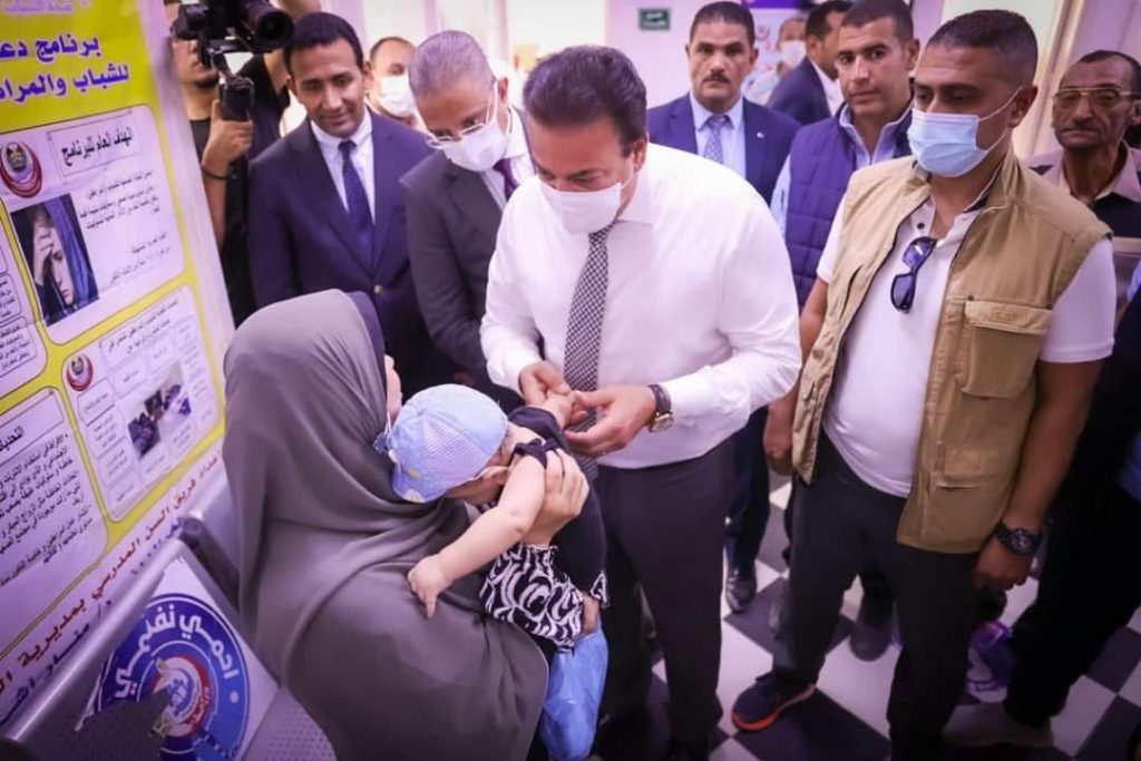 نائب وزير الصحة تتفقد مستشفى الفيوم العام وتوصي بعمل الصيانة الدورية للحضانات 1 IMG 20220912 WA00271720537143