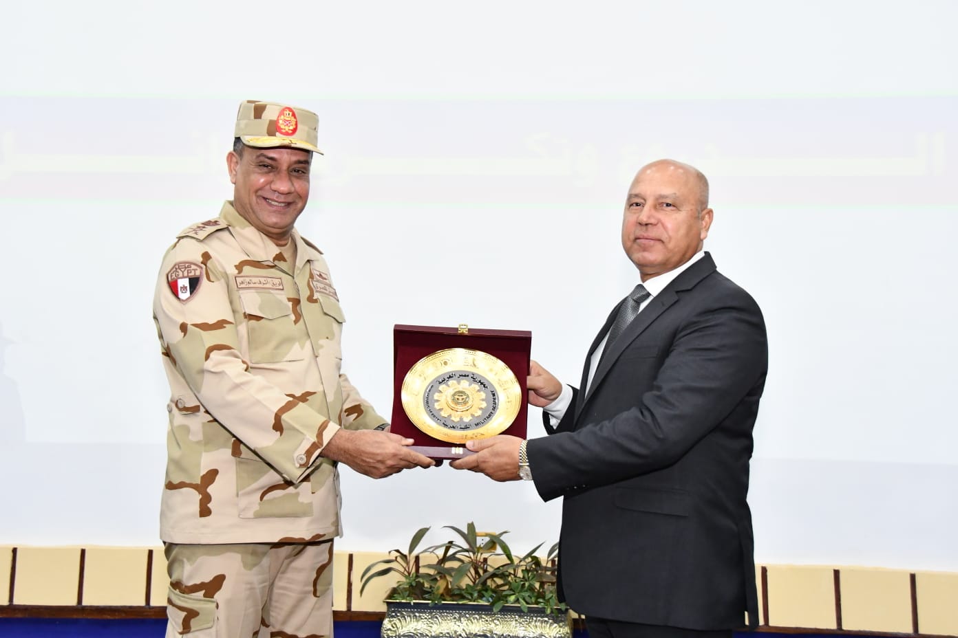 الأكاديمية العسكرية تحتفل بتخرج الدفعة الأولى من المعينين بالجهات القضائية بعد إتمام تدريبهم بالكلية الحربية 1 IMG 20230205 WA00151720278064