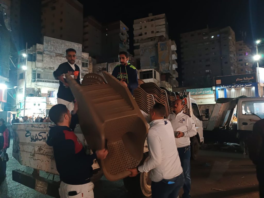 حملات لإزالة الإشغالات وإغلاق المنشآت المخالفة بأحياء الإسكندرية 1 IMG 20230425 WA00031720511584