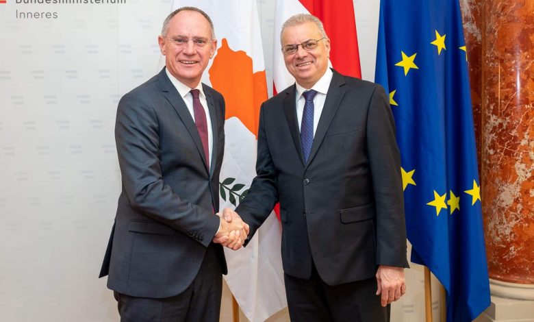 وزير داخلية النمسا: بدء ترحيل اللاجئين الأفغان قريبا بعد موافقة المحكمة الدستورية العليا 1 Nouris Austria Karner 1920x12781720701483