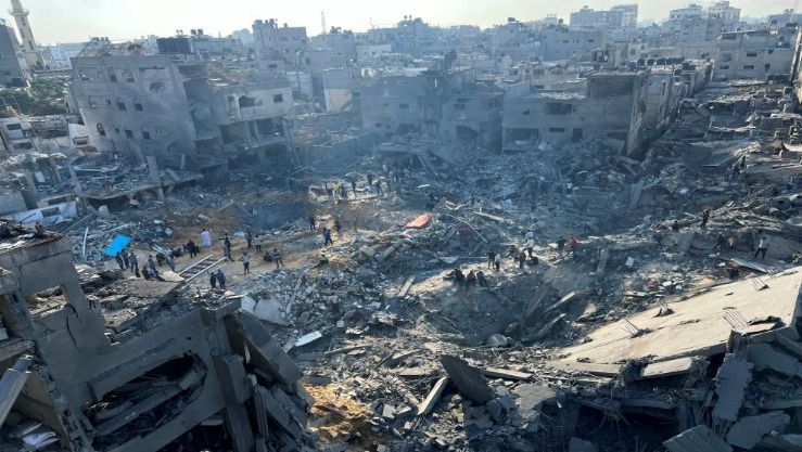 صحيفة أمريكية: إسرائيل أسقطت 8 أطنان من القنابل في غارة المواصي بخان يونس 1 d 85d078fd4f6c5b8f2867fbfff75ca7a71721157606