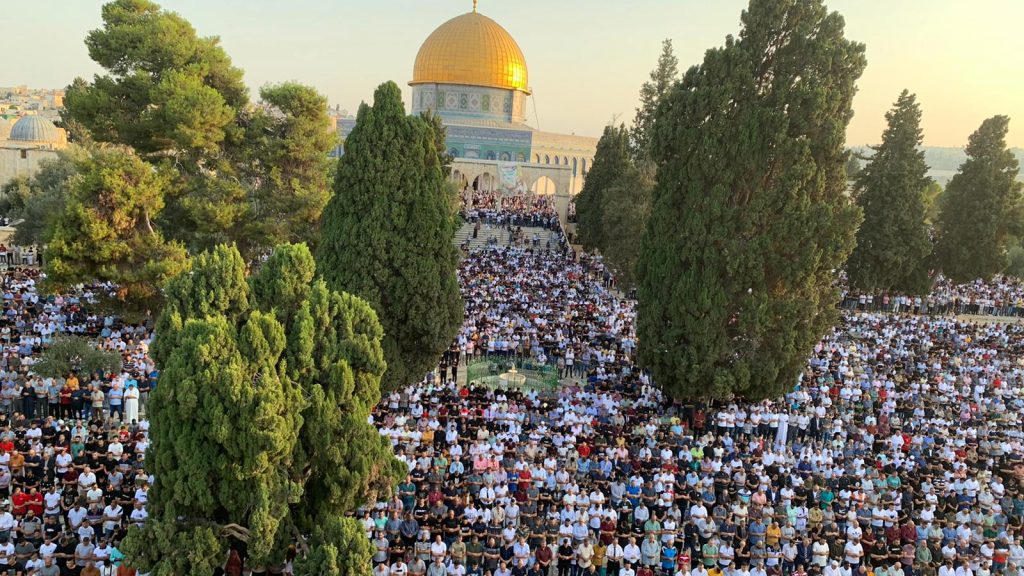 40 ألف فلسطيني يؤدون صلاة الجمعة في رحاب المسجد الأقصى وسط إجراءات إسرائيلية مشددة 1 e5d3fd1a c86a 411e a2e1 3ef6c356c0f51720185903