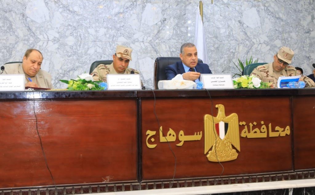 محافظ سوهاج يؤكد على تنفيذ التوجيهات الرئاسية بالتواجد الميداني والتواصل مع المواطنين 1 elaosboa028431720278904