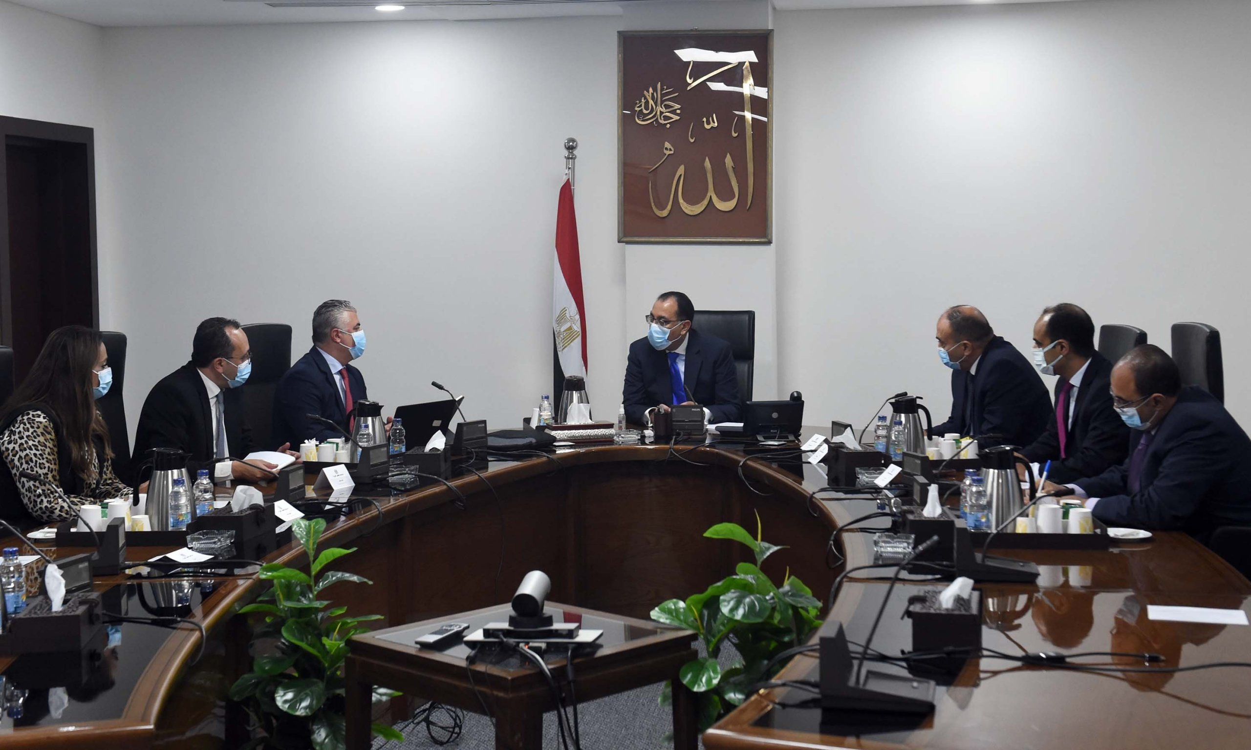 مدبولي يستعرض مع رئيس الهيئة العامة للمنطقة الاقتصادية لقناة السويس نتائج العام المالي 2023 /2024 1 elaosboa67412 scaled1722266884