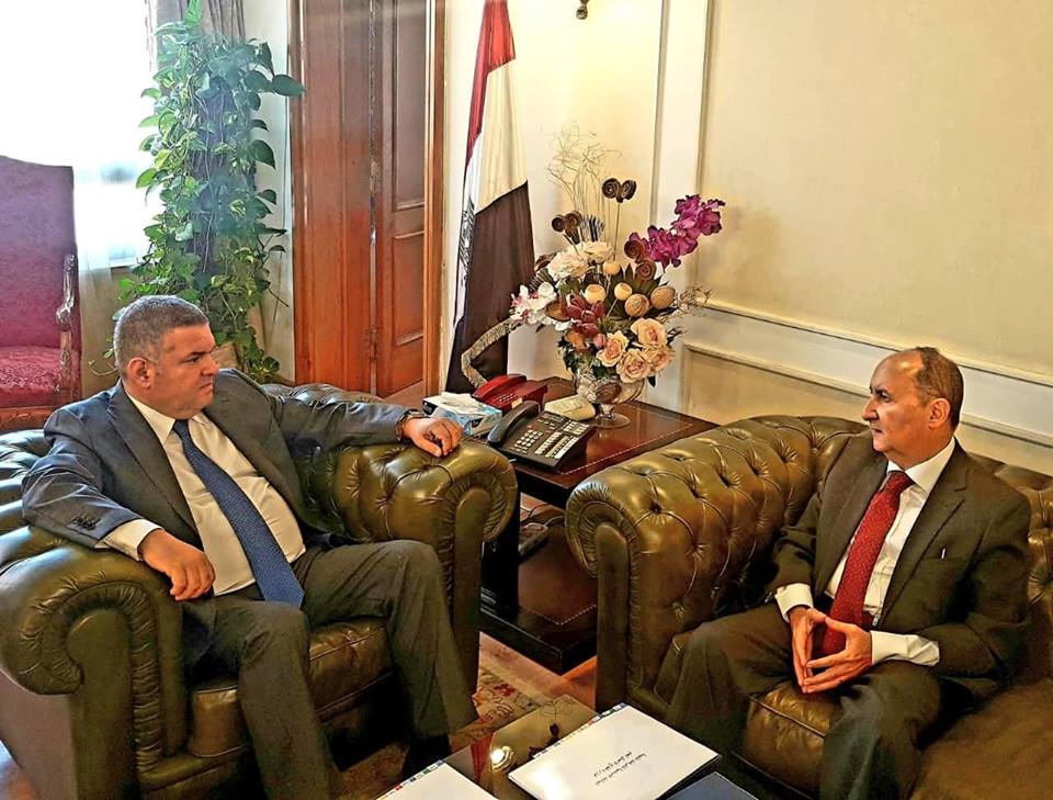 وزيرا قطاع الأعمال والبترول يبحثان تعظيم الاستفادة من الثروات التعدينية لدى الشركات التابعة 1 hishamamere1722245163