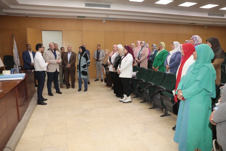 محافظ بني سويف يتابع فعاليات برنامج تدريب القيادات المدرسية ضمن مشروع "التعليم من أجل الغد" 1