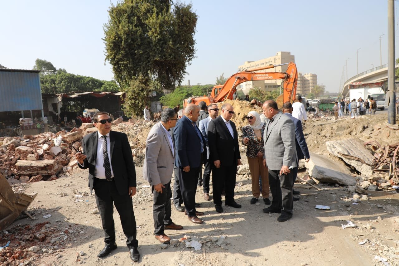 محافظ القاهرة يتابع أعمال التطوير الجارية بالخليفة والمقطم ويوجه يتكثيف حملات إزالة البناء المخالف 1 khaligyoun705821720883043
