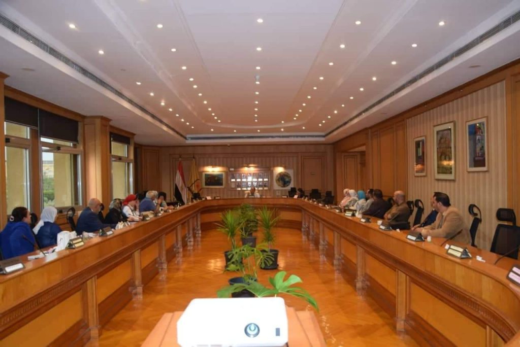 رئيس جامعة حلوان يجتمع مع وحدة التصنيف الدولى لبحث تعزيز مكانة الجامعة عالميا 1 received 8922733521524121720620004