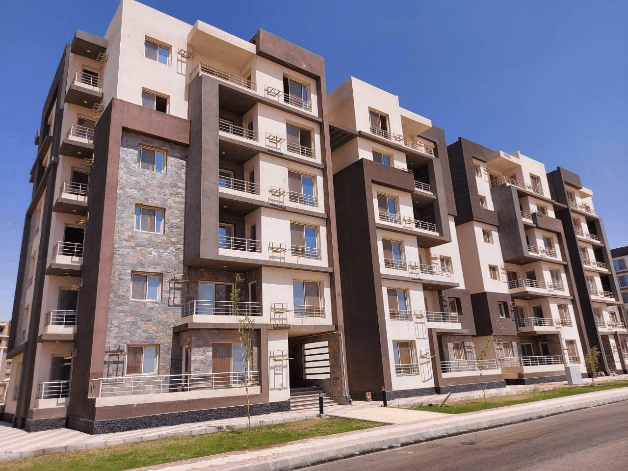 وزير الإسكان: تسليم 50 عمارة بـ"سكن مصر" بالمنصورة الجديدة بدايةً من 4 أغسطس المقبل 1 سكن لكل المصرييـن1720776183