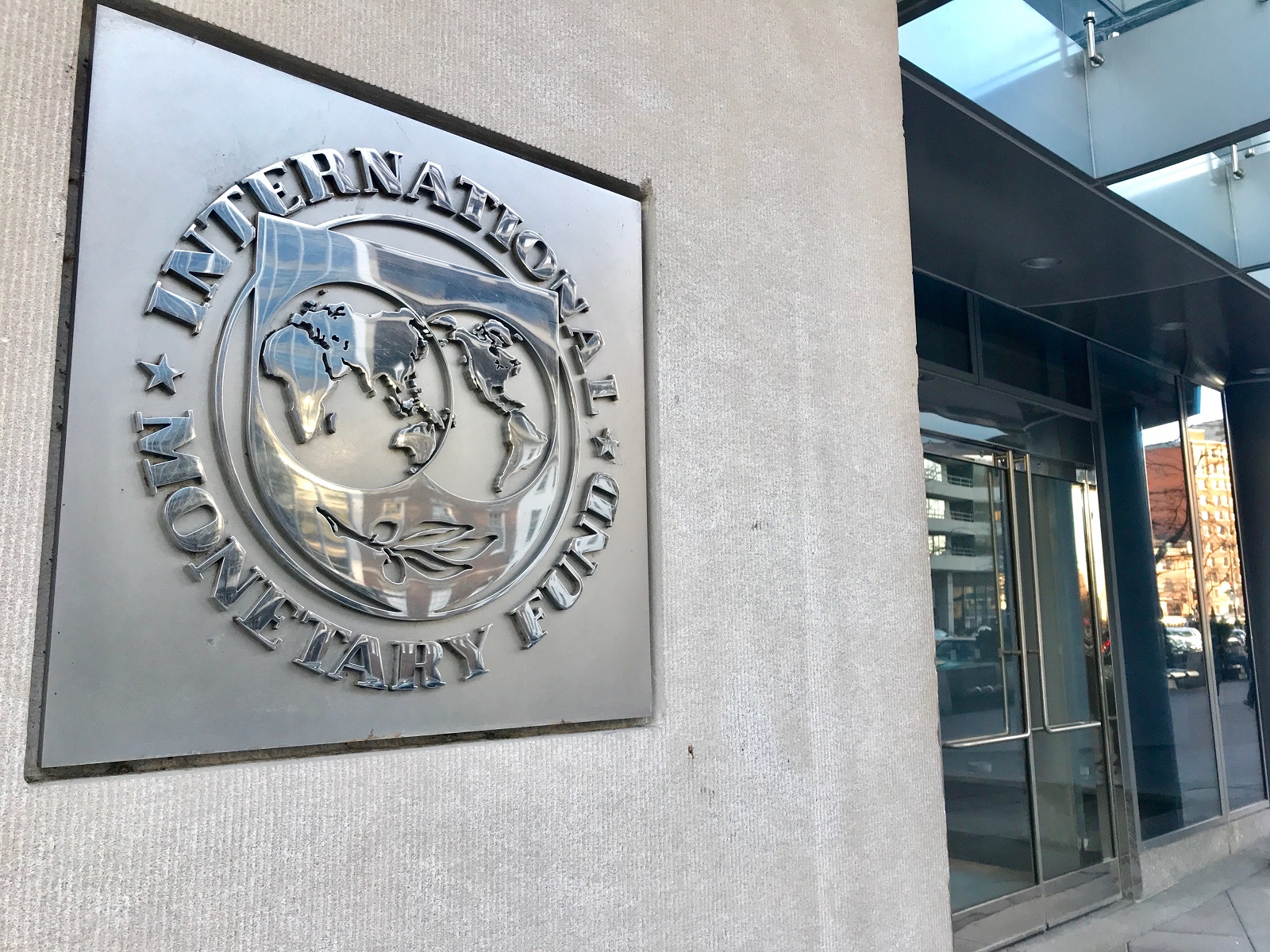 صندوق النقد وغينيا الاستوائية يتعاونان في برنامج لتحسين الاقتصاد ومستوى المعيشة 1 صندوق 31722231784