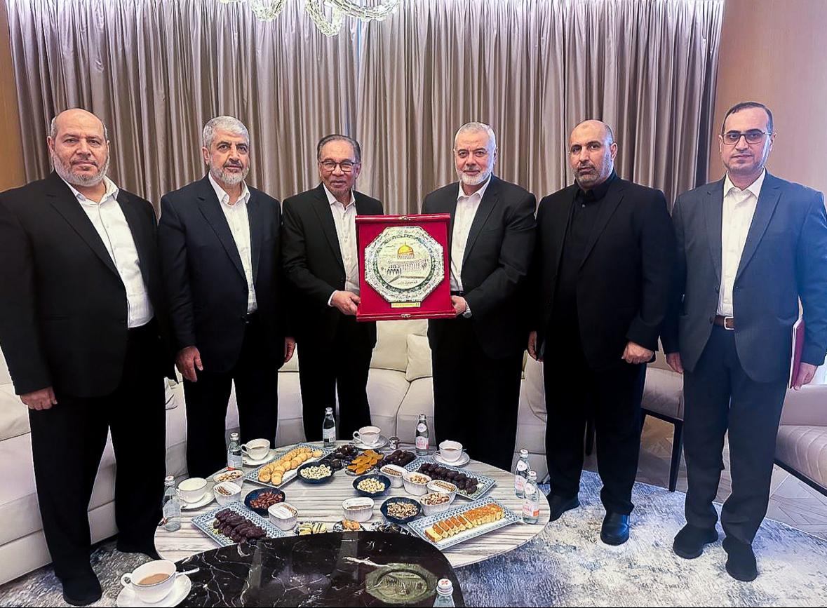 رئيس الوزراء الماليزي: اغتيال هنية عملية مأساوية.. وتهدف لإحباط مفاوضات إنهاء الحرب 1 هنية يستقبل 11722428283