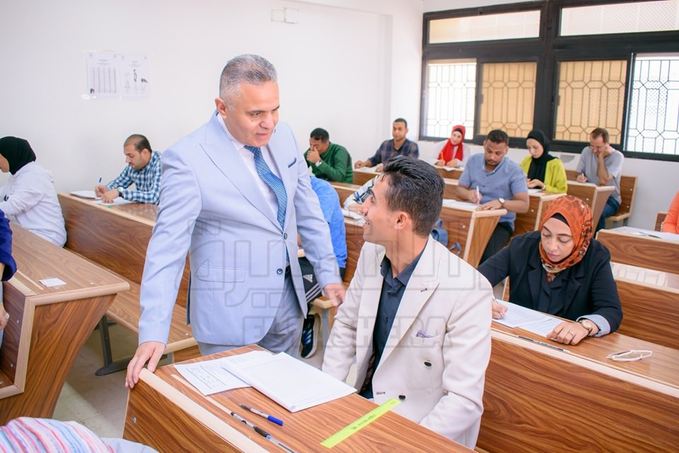 رئيس جامعة السويس يتفقد اختبارات القدرات بكلية التربية الرياضية 1 سوس1722950463