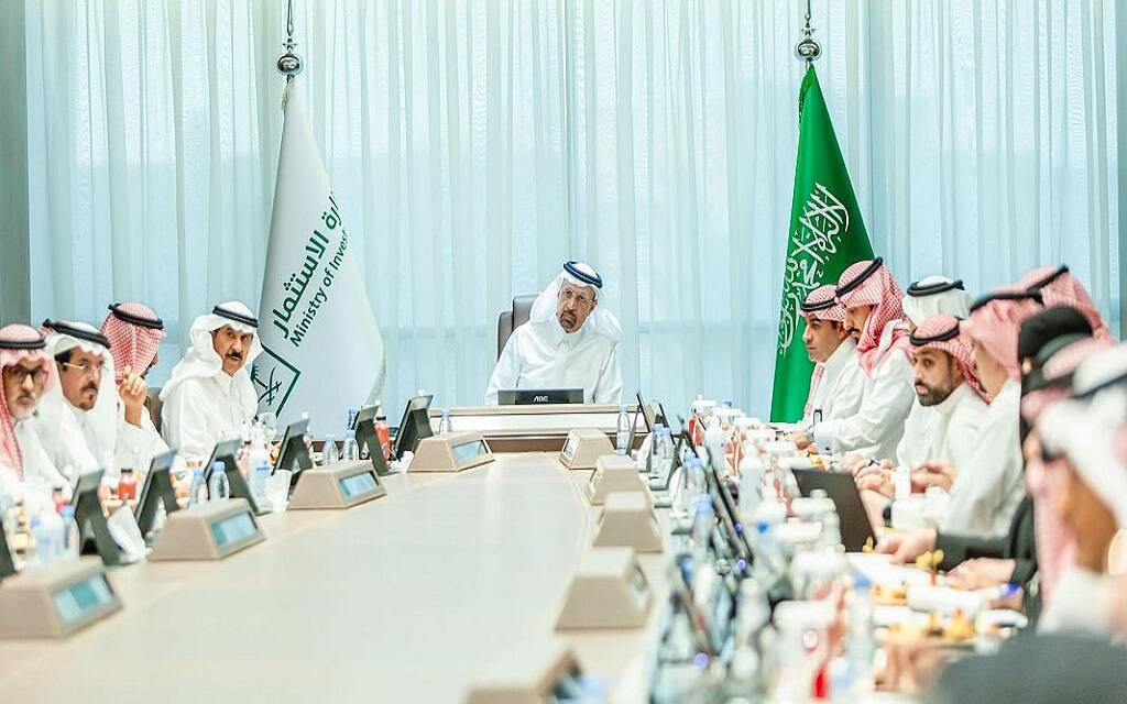 رئيس الوزراء يلتقي وزير الاستثمار السعودي .. ويؤكد الحرص على دفع العلاقات الثنائية بين البلدين 1 10241722510364