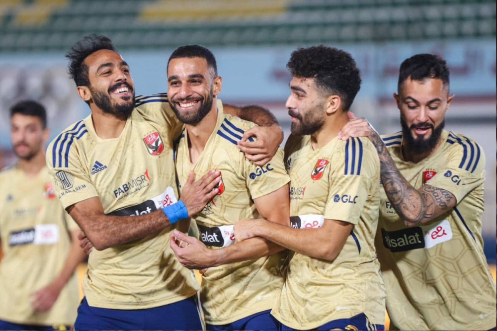 "هاتريك" أبوعلي يقود الأهلي لملامسة لقب الدوري بالفوز الكبير على المقاولون العرب 4-0 1 1365111722803404