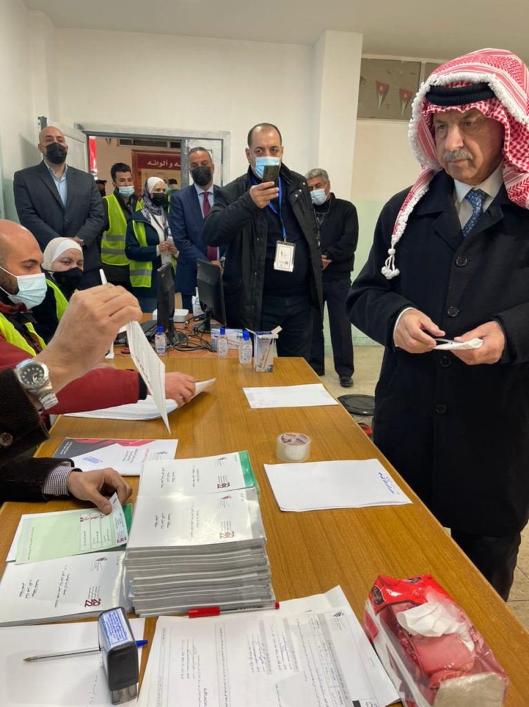 رئيس وزراء الأردن يناشد الشباب المشاركة في الانتخابات النيابية 1 16479420347081724065623