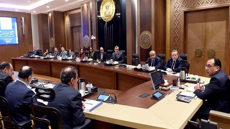 مدبولي: المجموعة الاقتصادية تستهدف وضع سياسات لكبح التضخم وضمان شعور المواطن بانخفاض الأسعار 1 2022 12 14 19 43 53 8231723051685